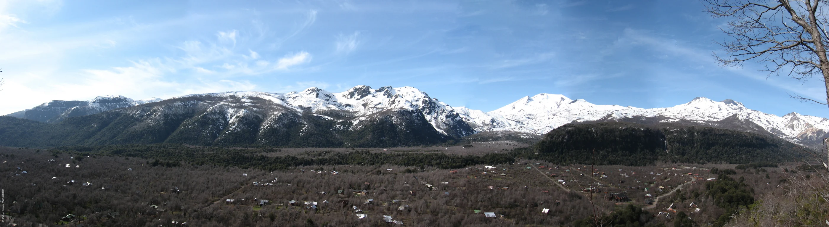 Bosques del Valle Las Trancas bajo la cordillera nevada de Ñuble